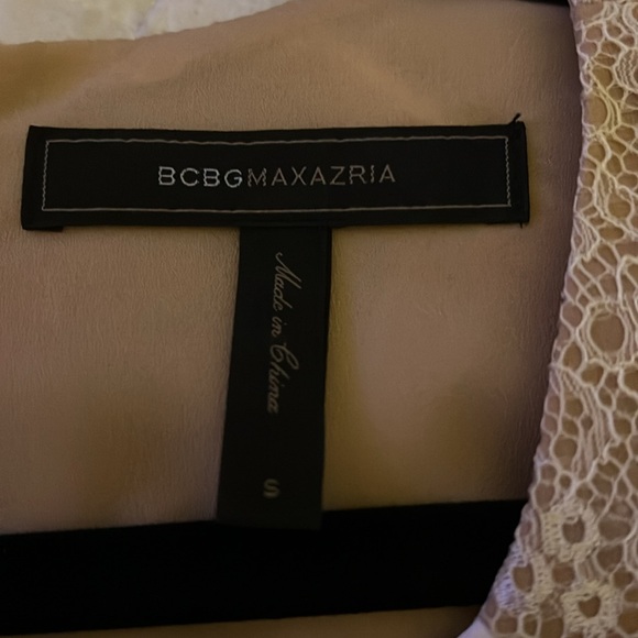 BCBGMAXAZRIA. Small sleeveless blouse. ￼ - Picture 2 of 7